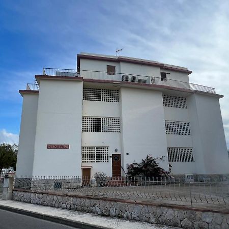 Beautiful Loft, Huge Sunny Terrace, View Over The Beach And Sea Ρόζες Εξωτερικό φωτογραφία