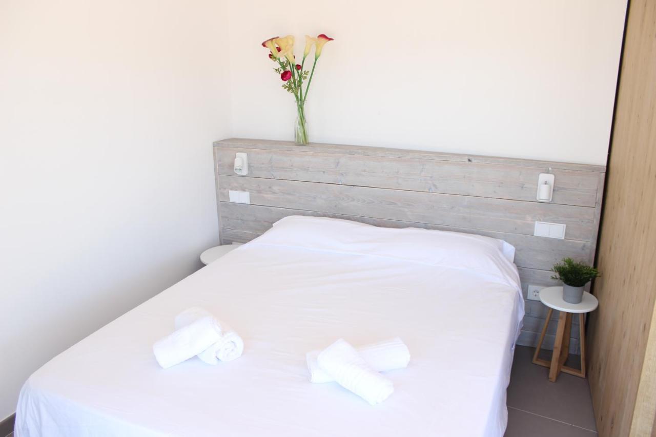 Beautiful Loft, Huge Sunny Terrace, View Over The Beach And Sea Ρόζες Εξωτερικό φωτογραφία