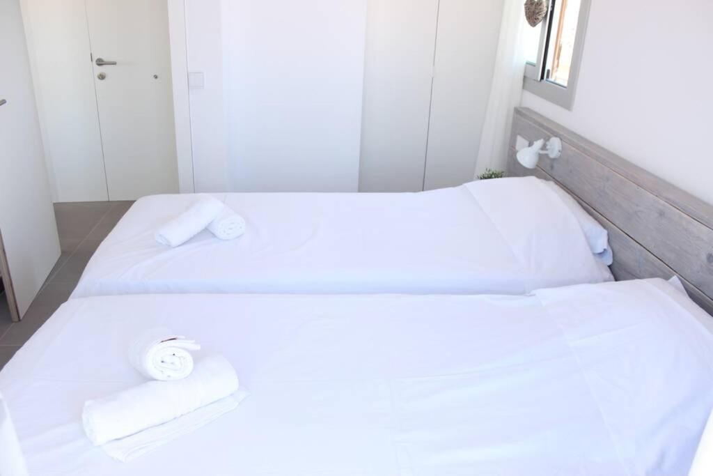 Beautiful Loft, Huge Sunny Terrace, View Over The Beach And Sea Ρόζες Εξωτερικό φωτογραφία