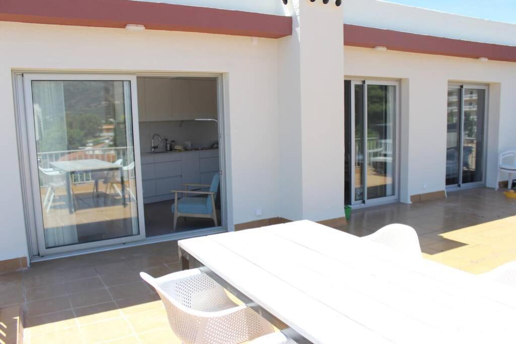 Beautiful Loft, Huge Sunny Terrace, View Over The Beach And Sea Ρόζες Εξωτερικό φωτογραφία