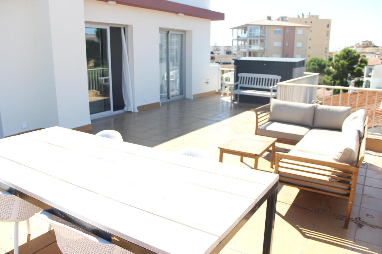 Beautiful Loft, Huge Sunny Terrace, View Over The Beach And Sea Ρόζες Εξωτερικό φωτογραφία