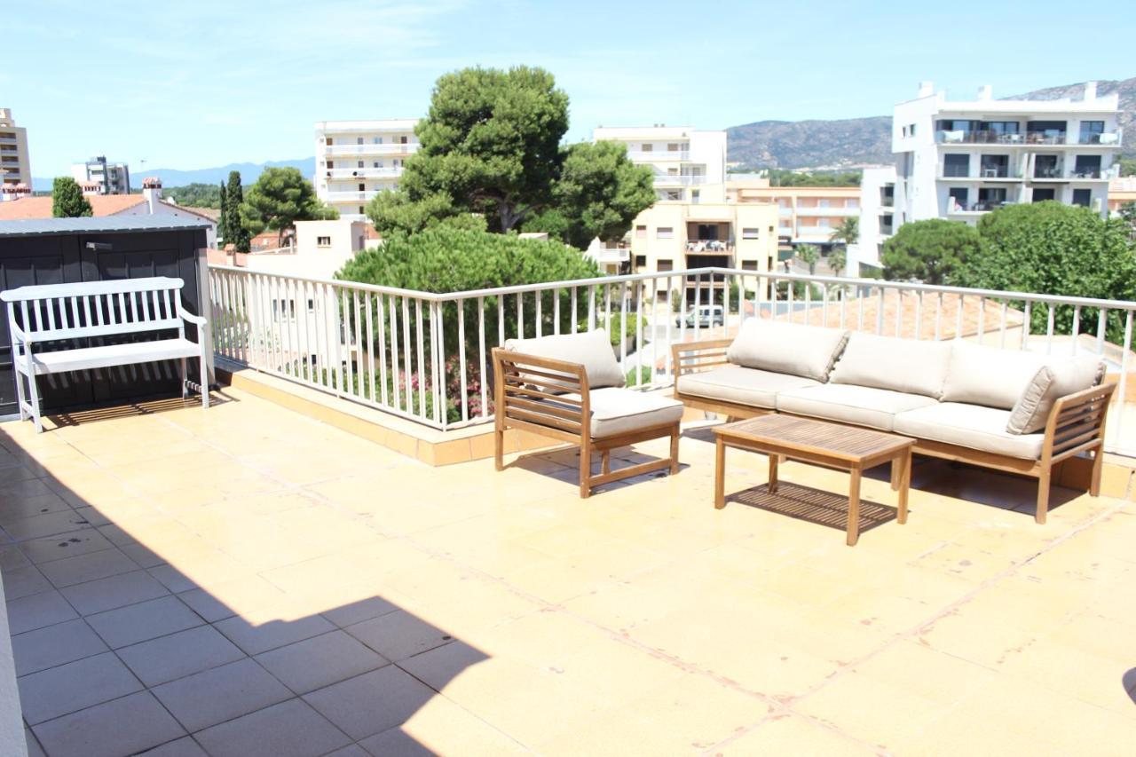 Beautiful Loft, Huge Sunny Terrace, View Over The Beach And Sea Ρόζες Εξωτερικό φωτογραφία