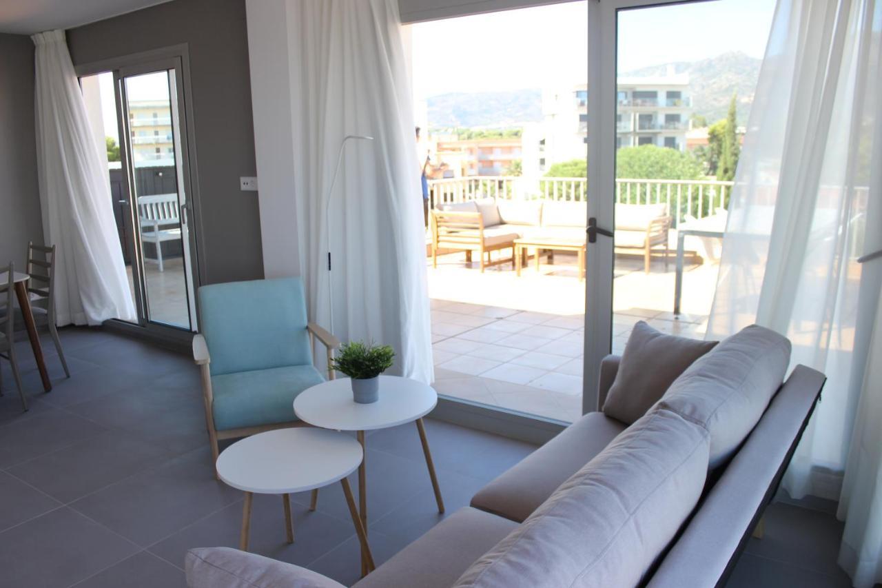 Beautiful Loft, Huge Sunny Terrace, View Over The Beach And Sea Ρόζες Εξωτερικό φωτογραφία
