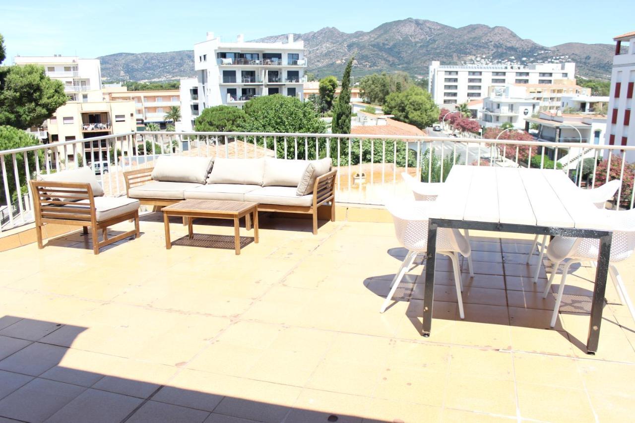 Beautiful Loft, Huge Sunny Terrace, View Over The Beach And Sea Ρόζες Εξωτερικό φωτογραφία