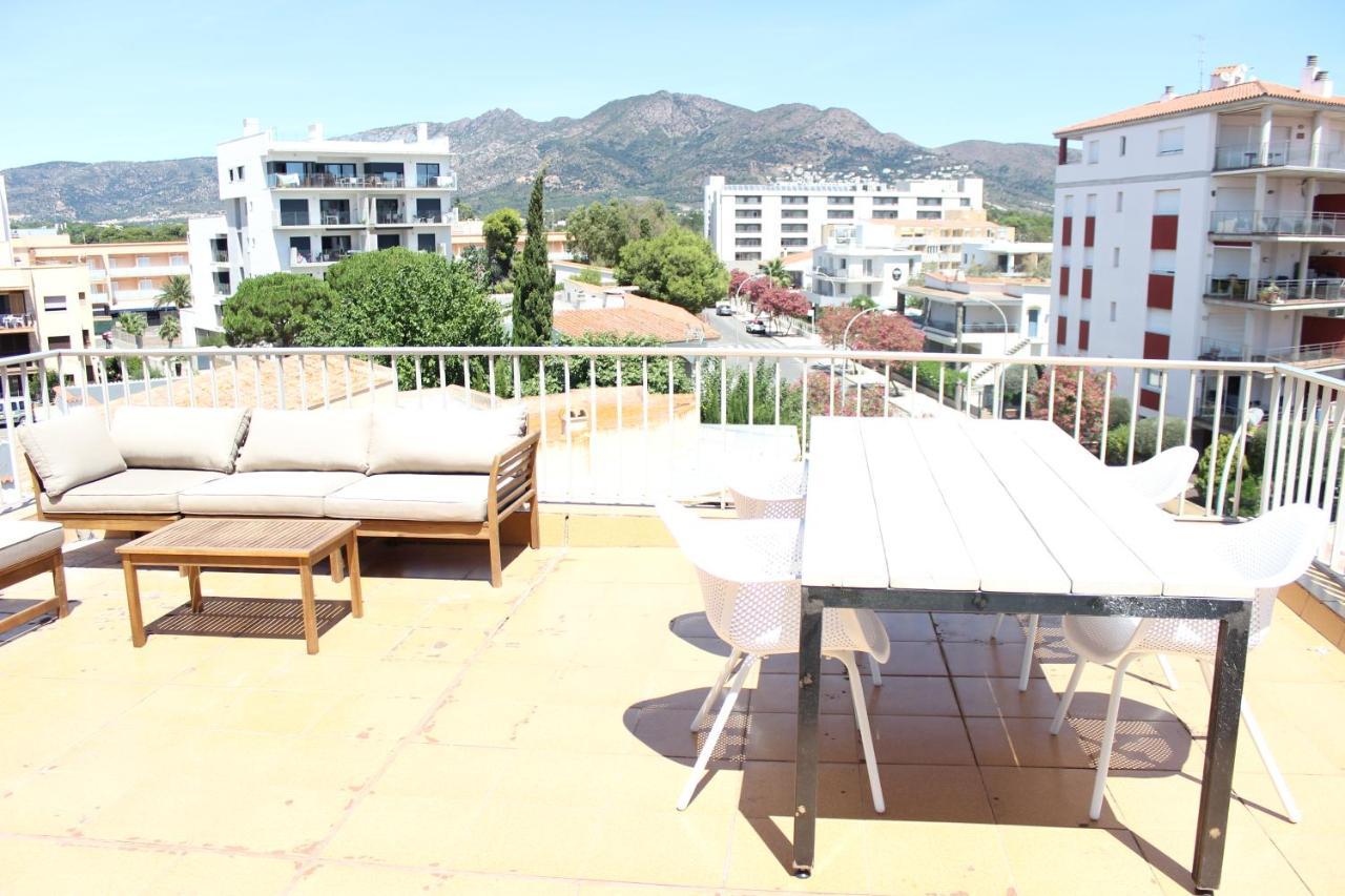 Beautiful Loft, Huge Sunny Terrace, View Over The Beach And Sea Ρόζες Εξωτερικό φωτογραφία