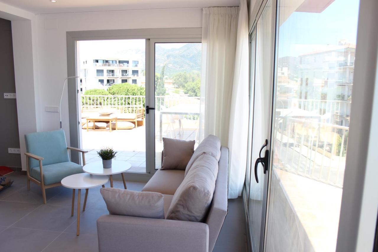 Beautiful Loft, Huge Sunny Terrace, View Over The Beach And Sea Ρόζες Εξωτερικό φωτογραφία