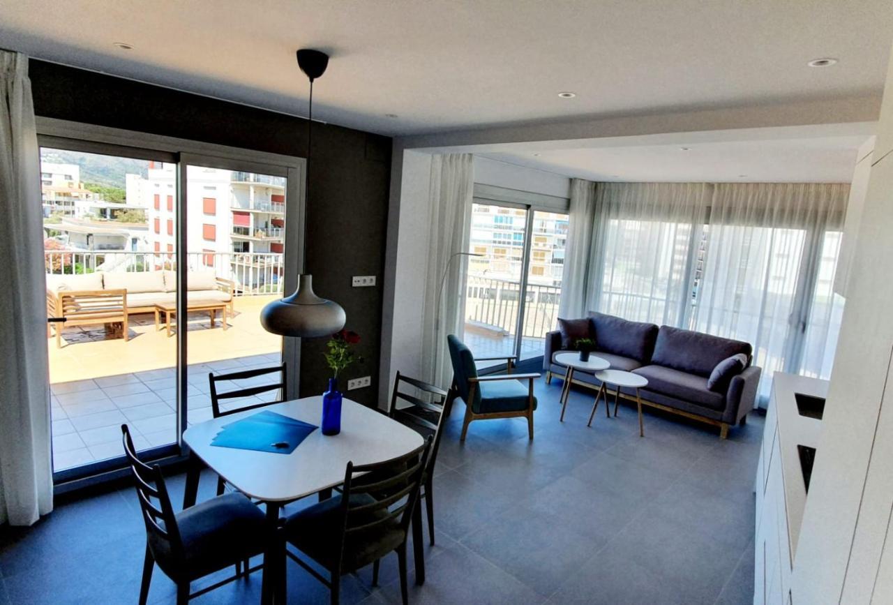 Beautiful Loft, Huge Sunny Terrace, View Over The Beach And Sea Ρόζες Εξωτερικό φωτογραφία