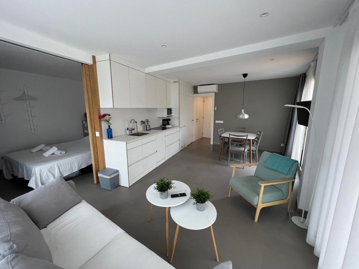 Beautiful Loft, Huge Sunny Terrace, View Over The Beach And Sea Ρόζες Εξωτερικό φωτογραφία